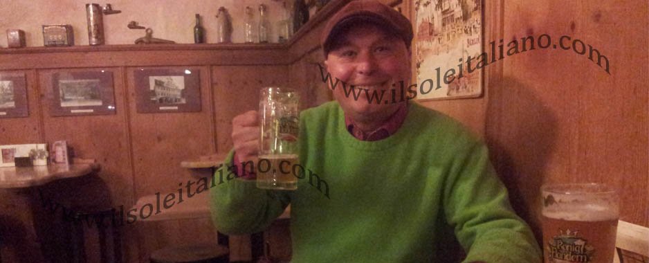 Una birra nella birreria König von Flandern