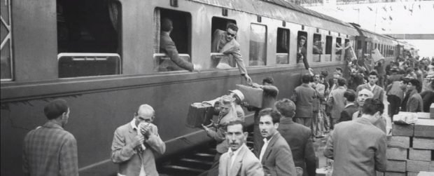 Arrivo di immigrati in stazione in Germania
