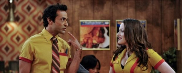 Federico Tordei in una scena della serie televisiva “2 Broke Girls“