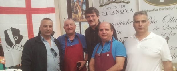 AFA 204: Il vicesindaco di Augsburg Peter Grab allo stand dell'Associazione Sarda di Augsburg