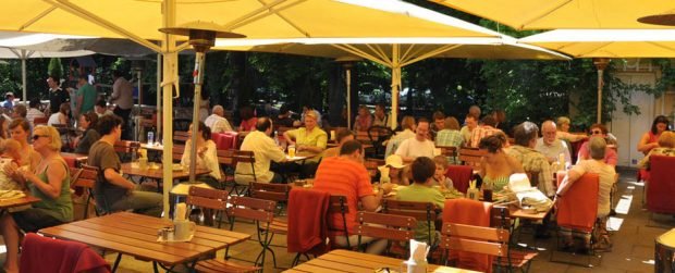 Monaco di Baviera: Regole più permissive per i bar all'aperto