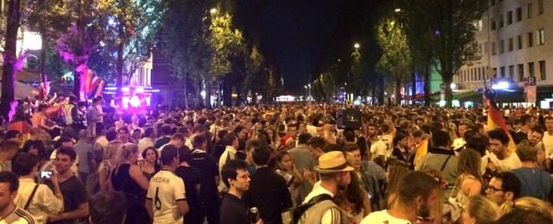 Monaco di Baviera: tutti a Leopoldstraße a festeggiare la vittoria (foto di Simona Morani)